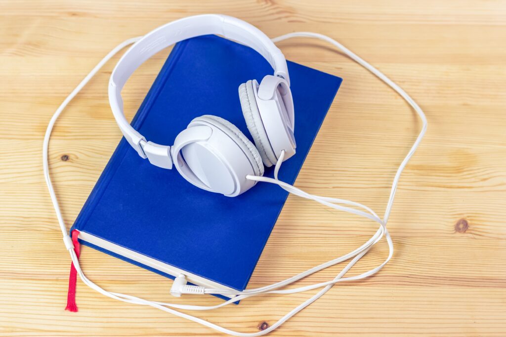 10-best-apps-to-listen-to-books-free-paid-android-iphone-windows