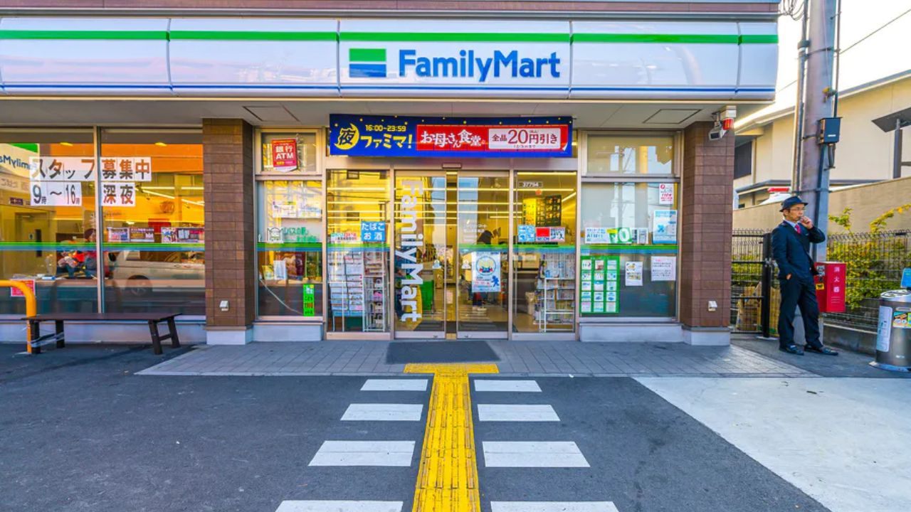 ファミリーマートの採用情報:店舗スタッフの業務内容と募集案内