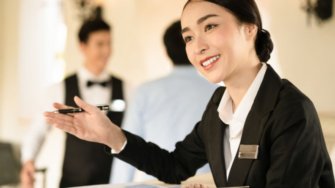 日本のホスピタリティ:ホテルスタッフの職種と接客時の言葉づかい